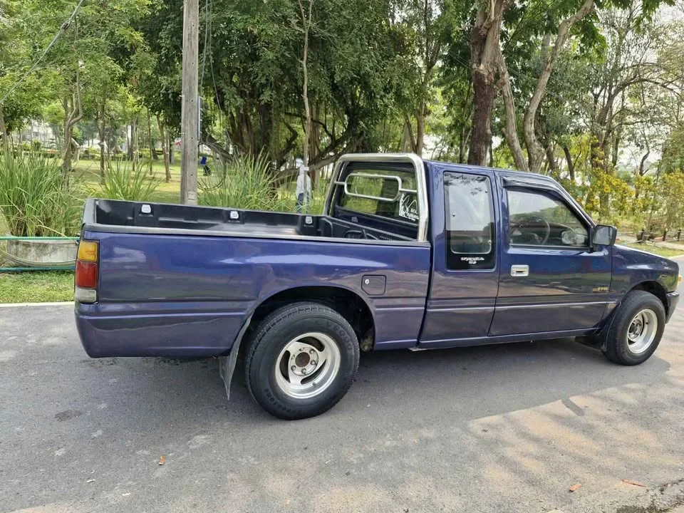 1996 Isuzu TFR III 3