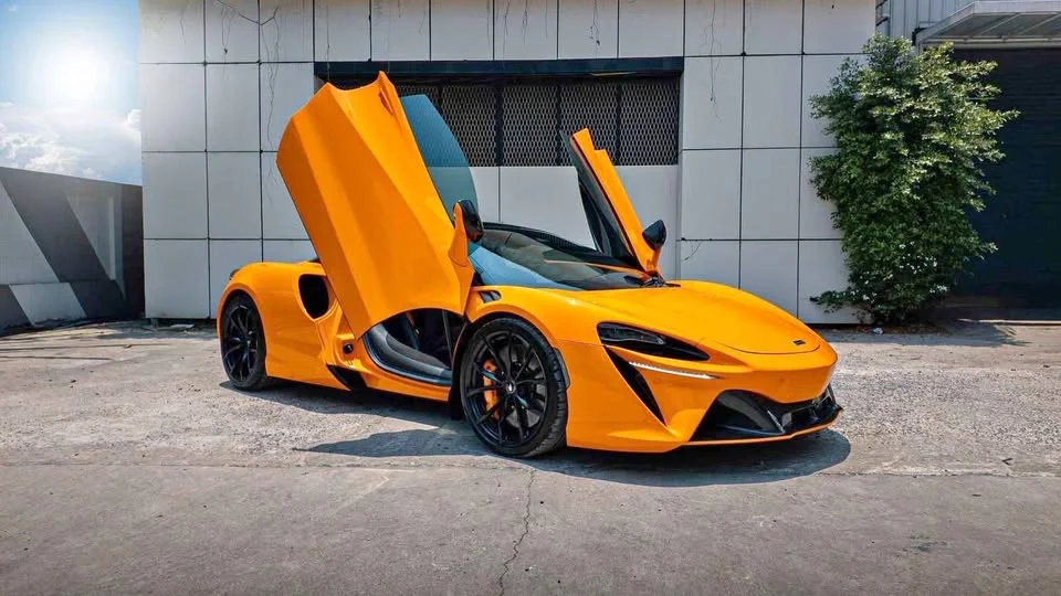 2025 McLaren Artura 2
