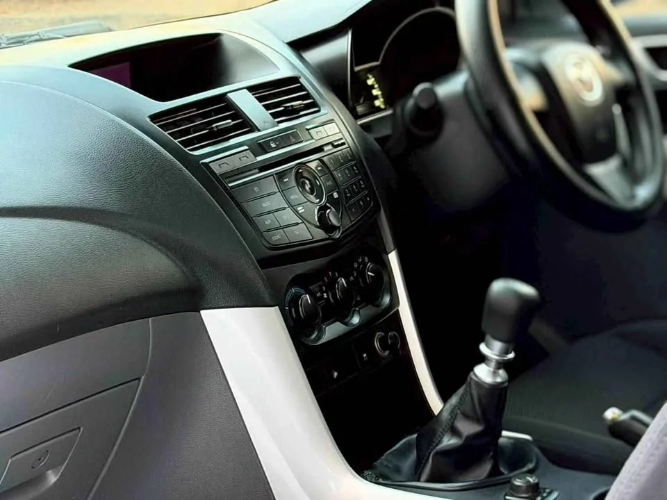 2013 Mazda BT-Series II 3
