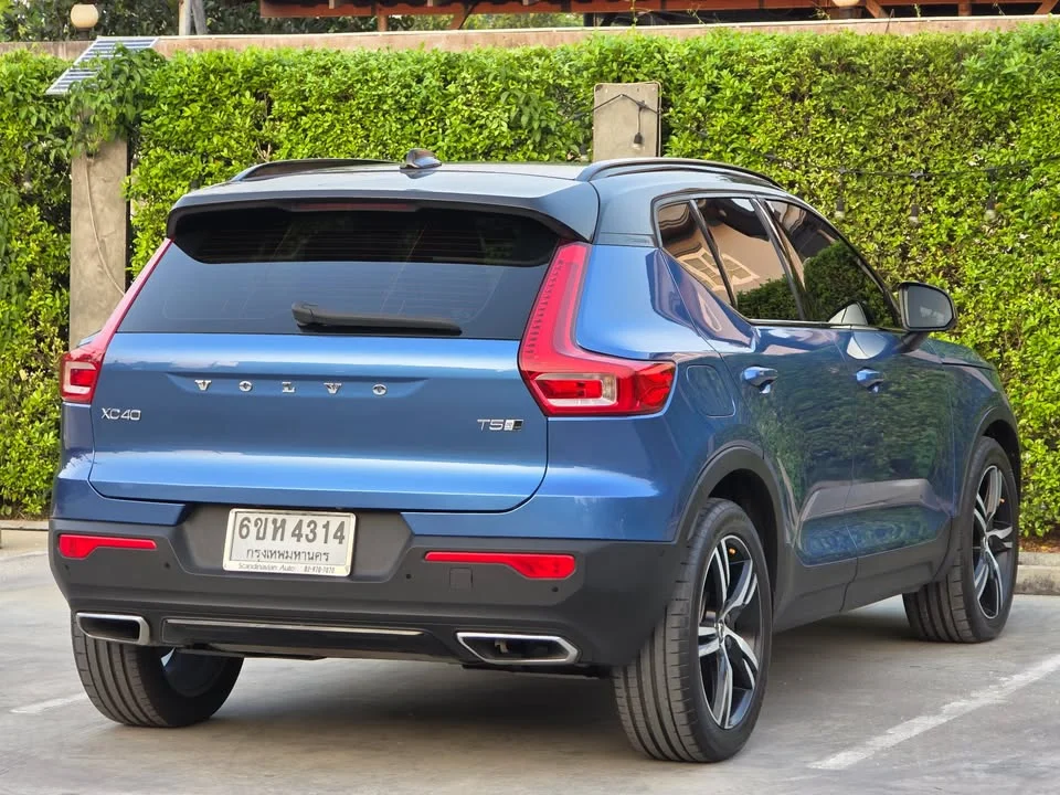 2019 Volvo XC40 2