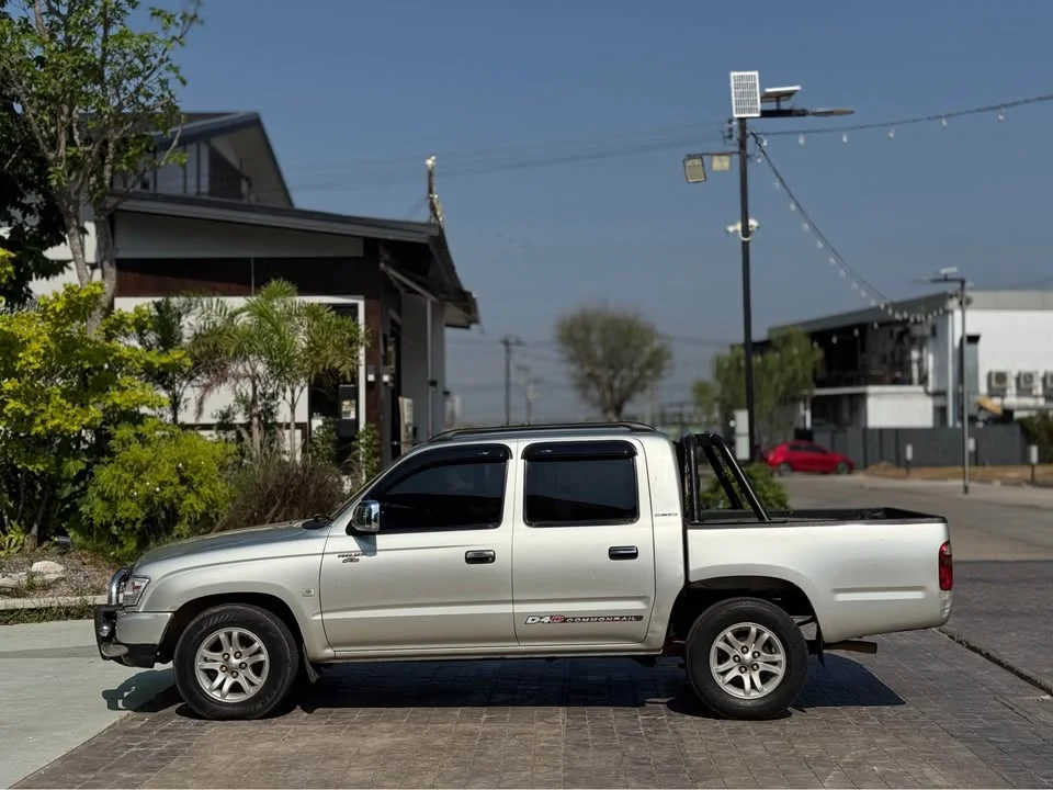 2004 Toyota Hilux Tiger VI 3