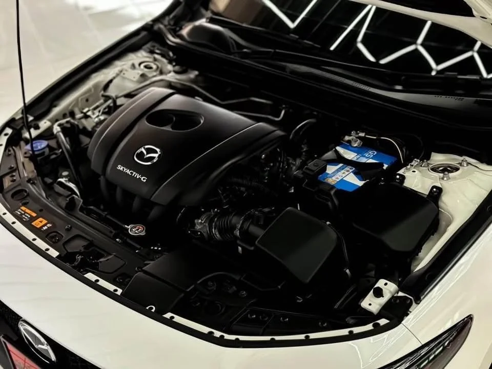 2564 Mazda 3 IV 3