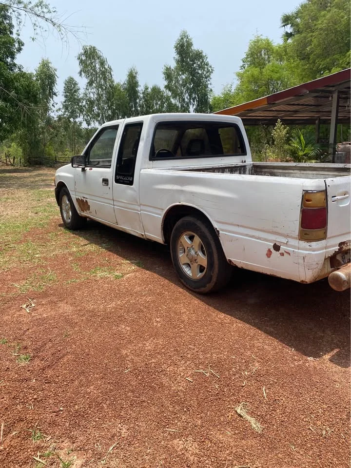 1999 Isuzu TFR III 2