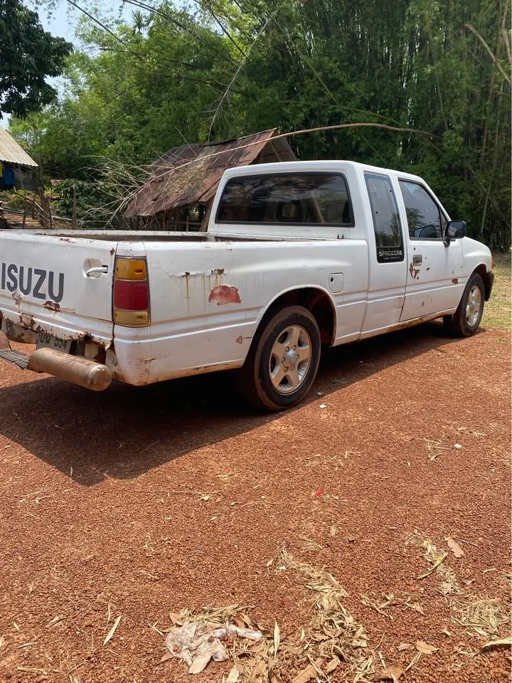 1999 Isuzu TFR III 3