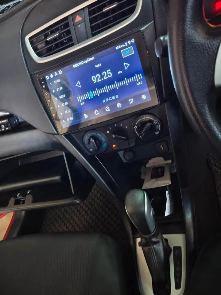 2015 Suzuki Swift II 3