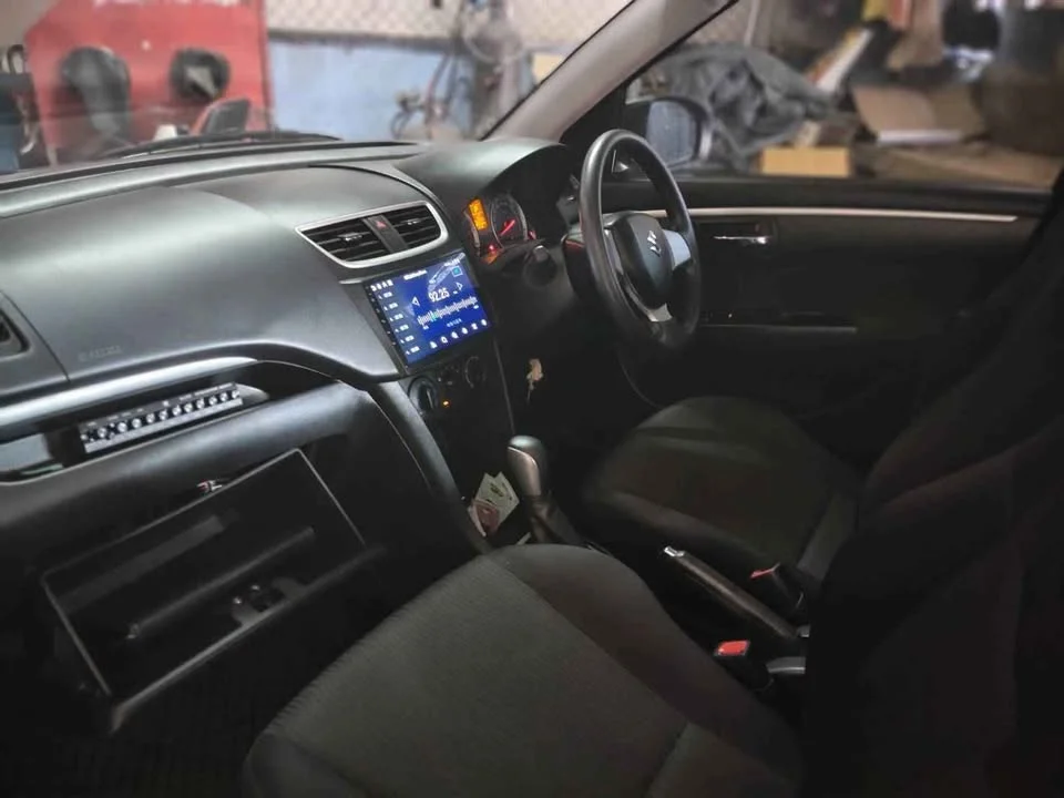 2015 Suzuki Swift II 3