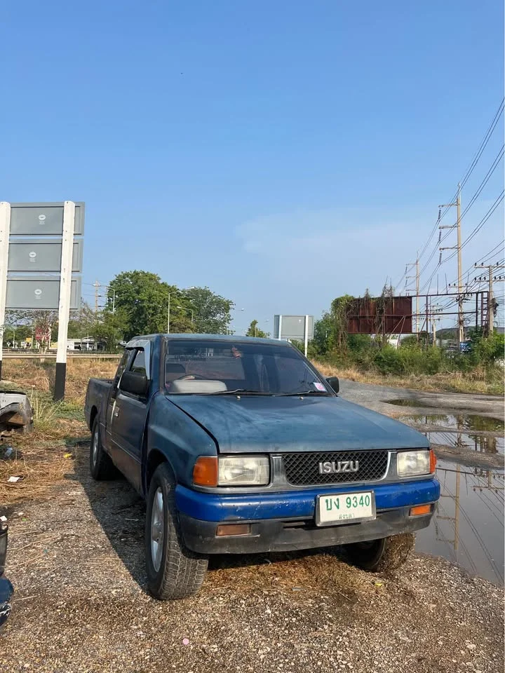 1990 Isuzu TFR III 2