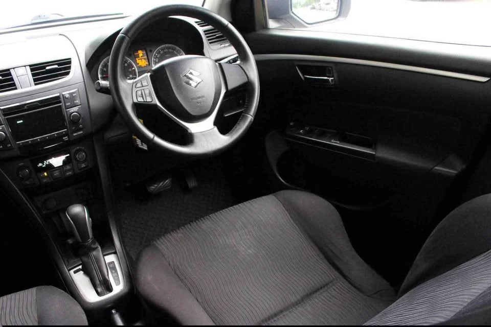 2013 Suzuki Swift II 3