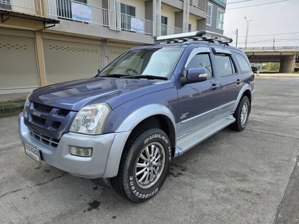 2005 Isuzu MU-7 3