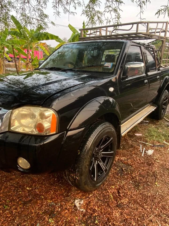 2003 Nissan Frontier I 3