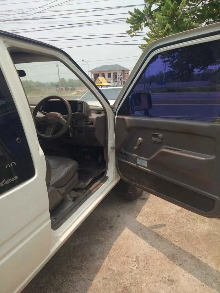 1996 Isuzu TFR III 3