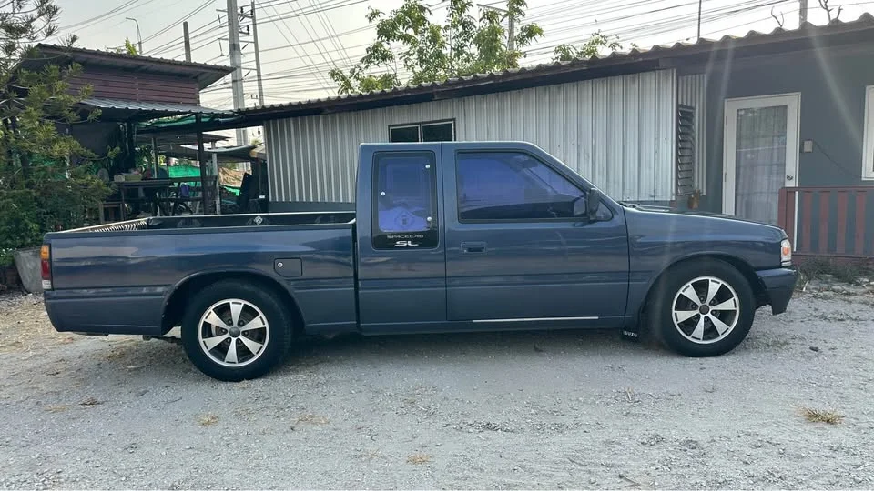 1997 Isuzu TFR III 3