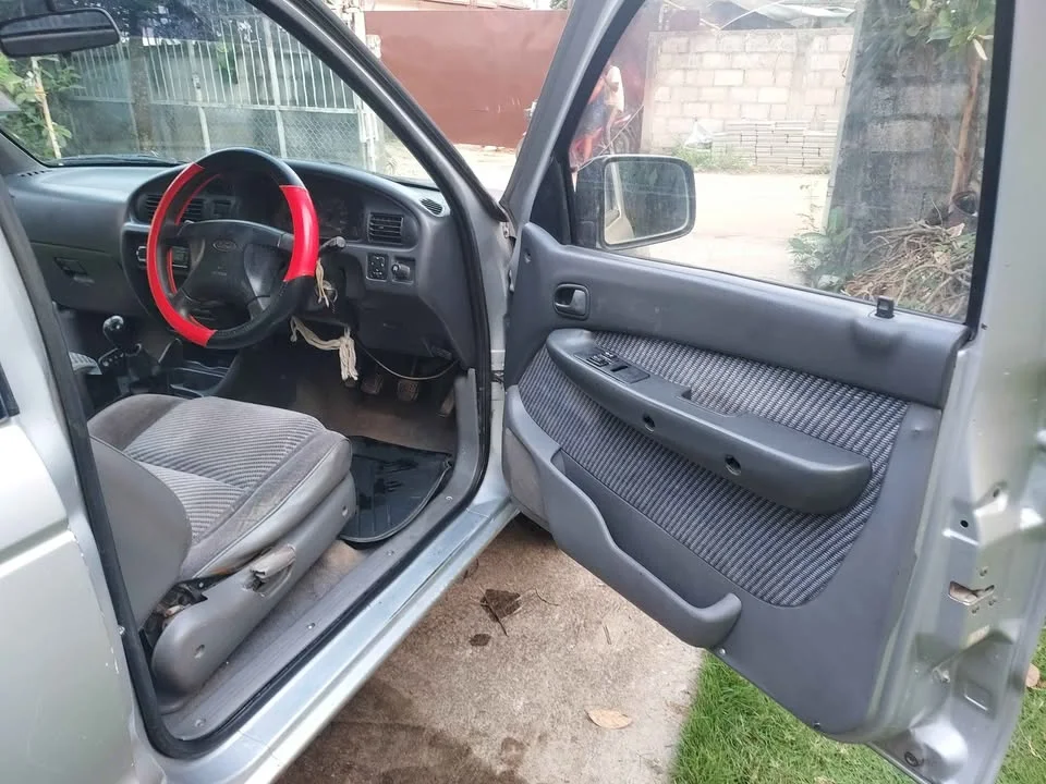 2000 Mazda 2500 Fighter V 2