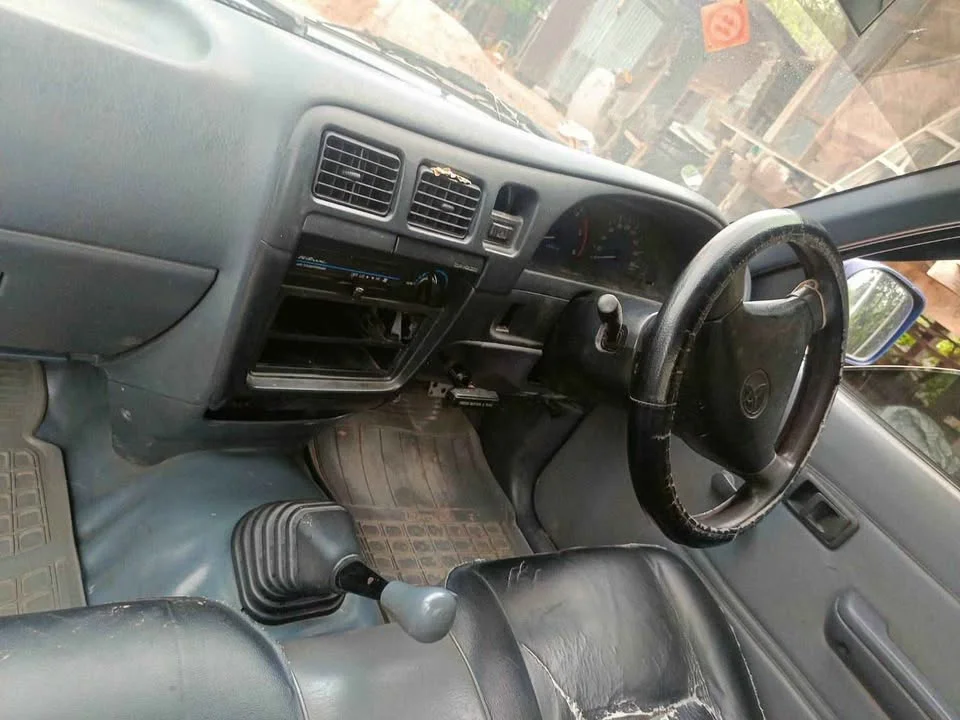2001 Toyota Hilux Tiger VI 2