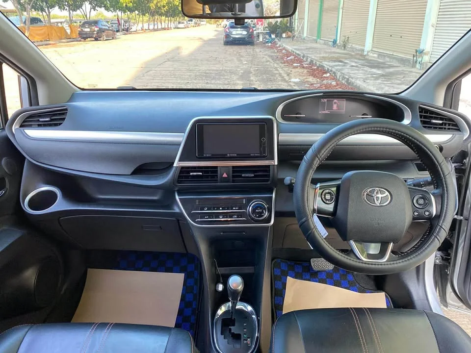 2017 Toyota Sienta II 3