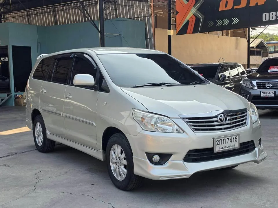 2012 Toyota Innova I 2