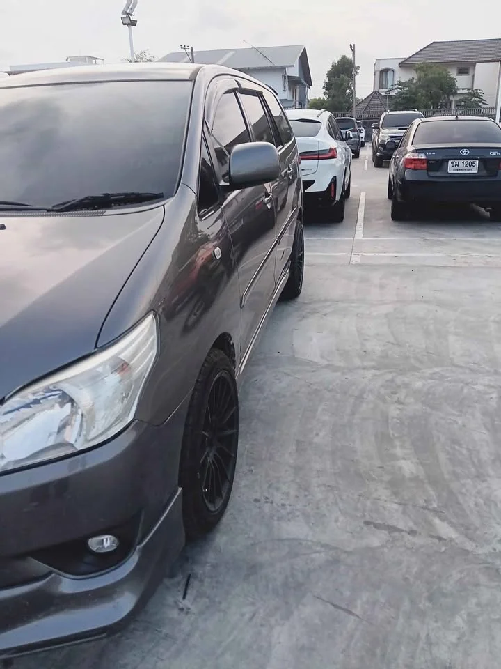 2013 Toyota Innova I 2