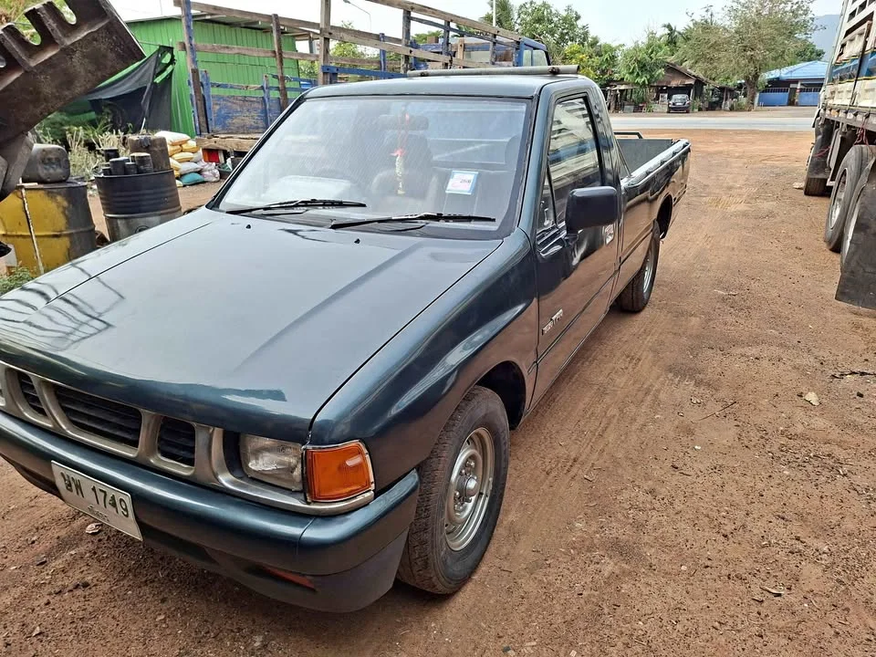 1983 Isuzu TFR III 2