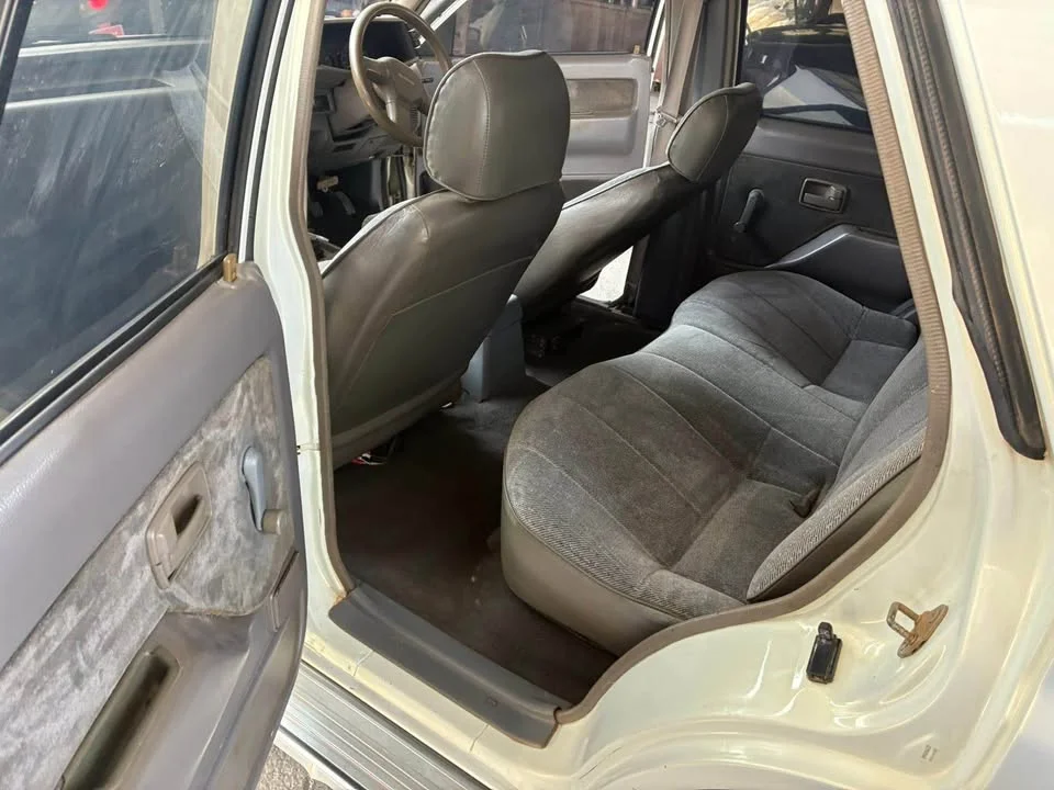 1996 Isuzu Vega I 2