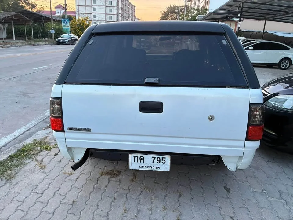 1996 Isuzu Vega I 3