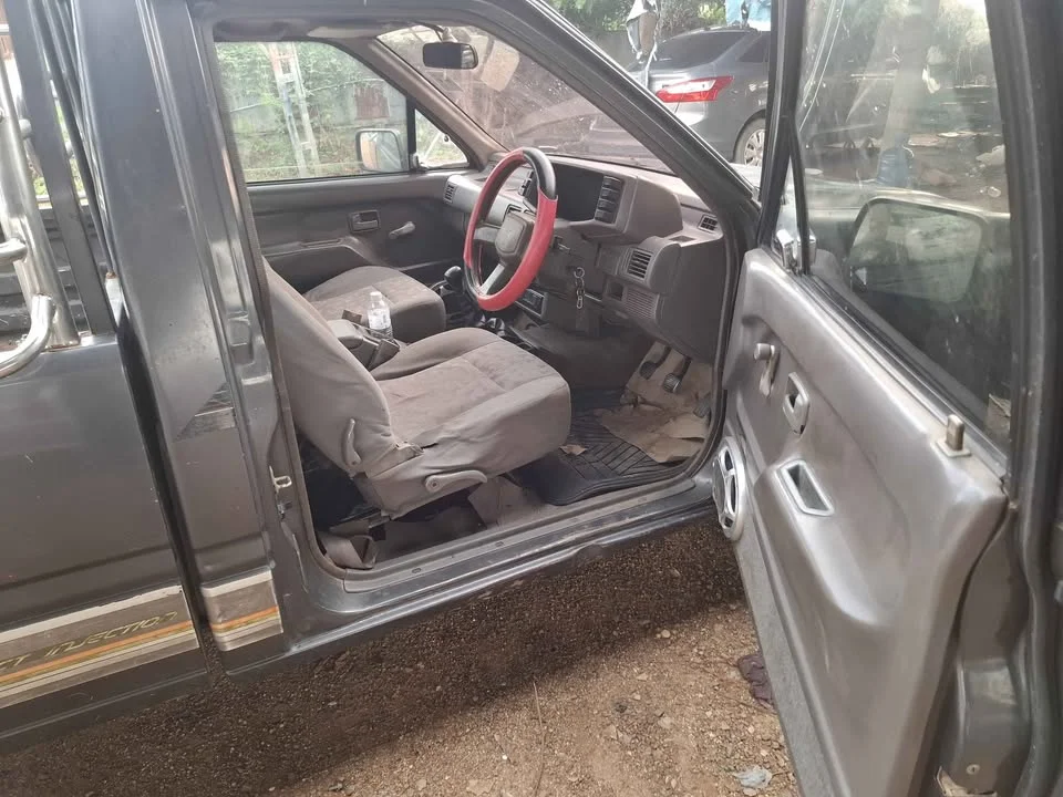 1990 Isuzu TFR III 2