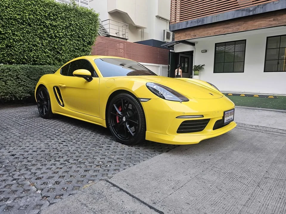 2017 Porsche 718 Boxster and Cayman IV 2