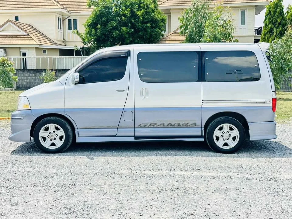 1998 Toyota Granvia H100 2