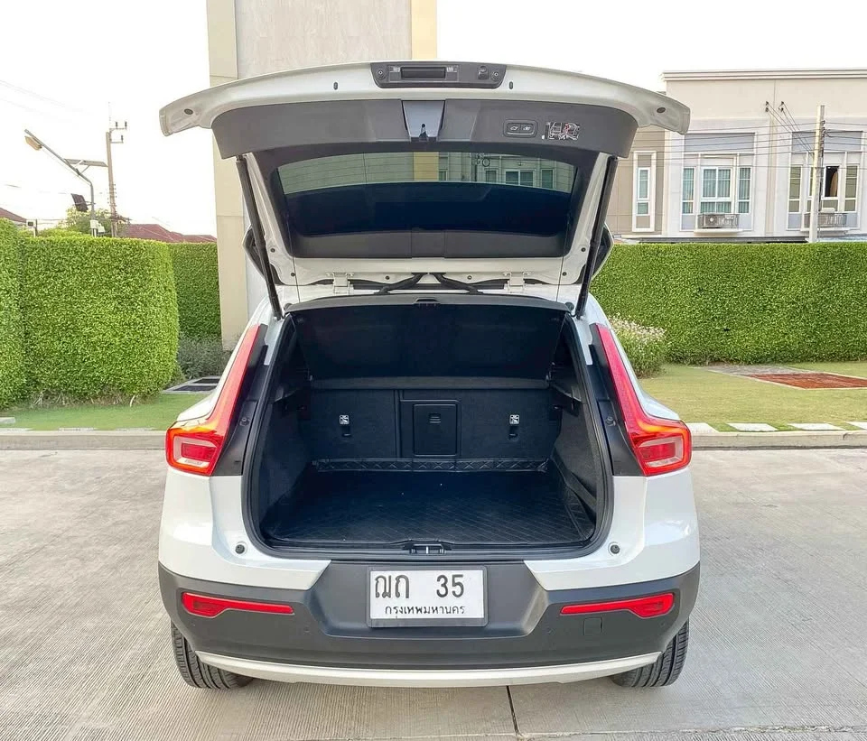 2020 Volvo XC40 2