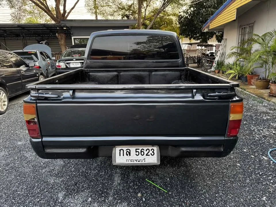 2000 Toyota Hilux Mighty-X V 3