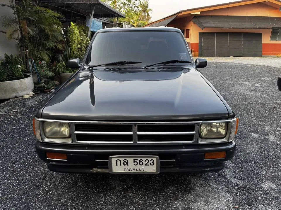 2000 Toyota Hilux Mighty-X V 2