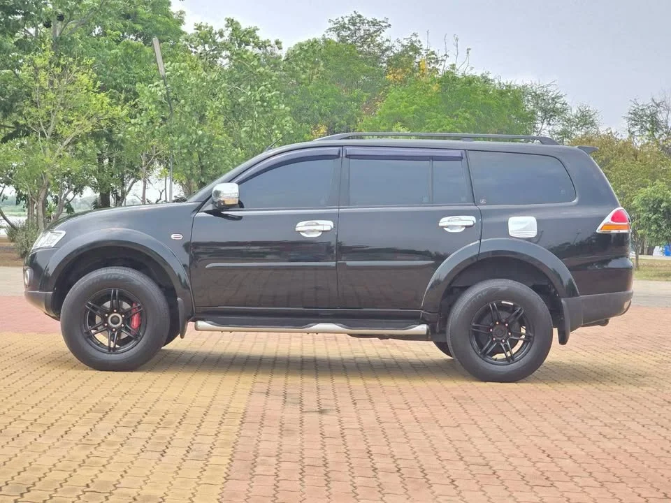 2012 Mitsubishi Pajero Sport II 2