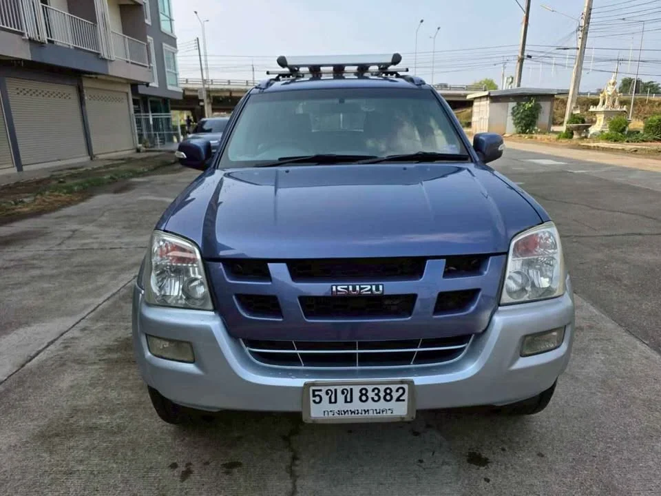 2005 Isuzu MU-7 2