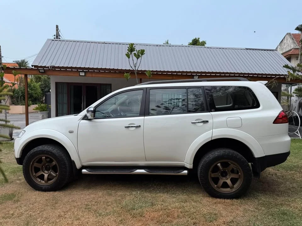 2011 Mitsubishi Pajero Sport II 2