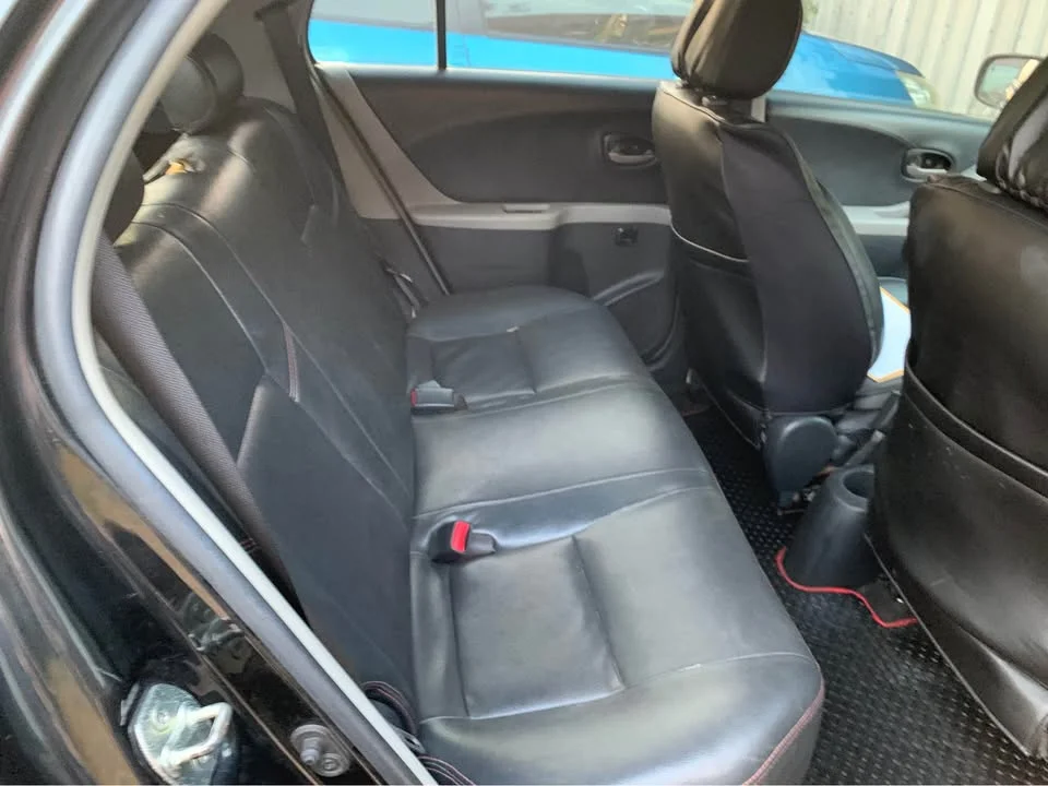 2010 Toyota Yaris II 2