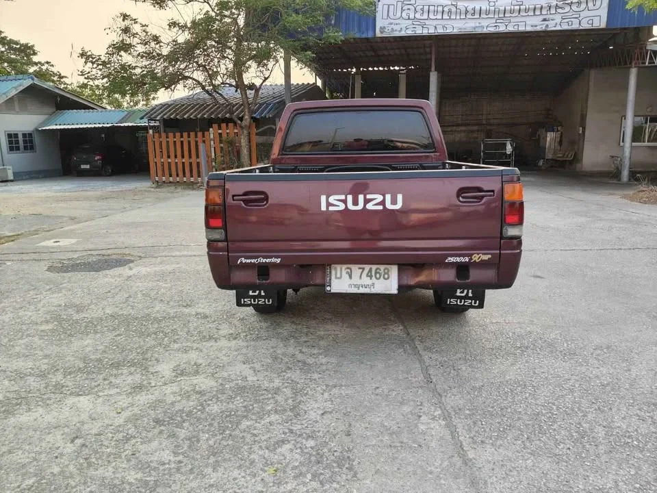 1995 Isuzu TFR III 2