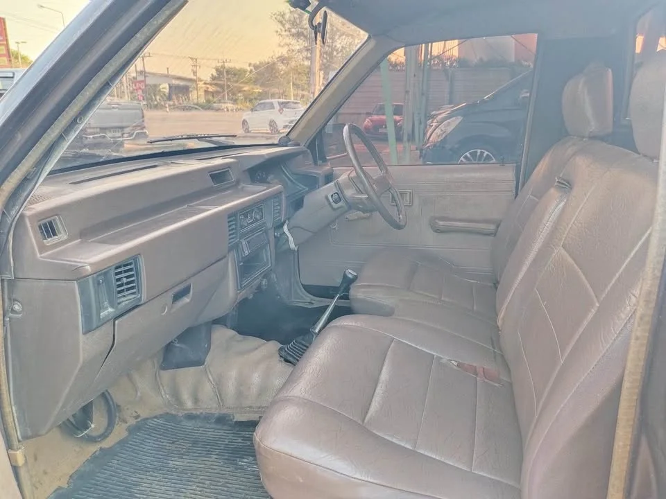 1989 Mitsubishi Triton II 3