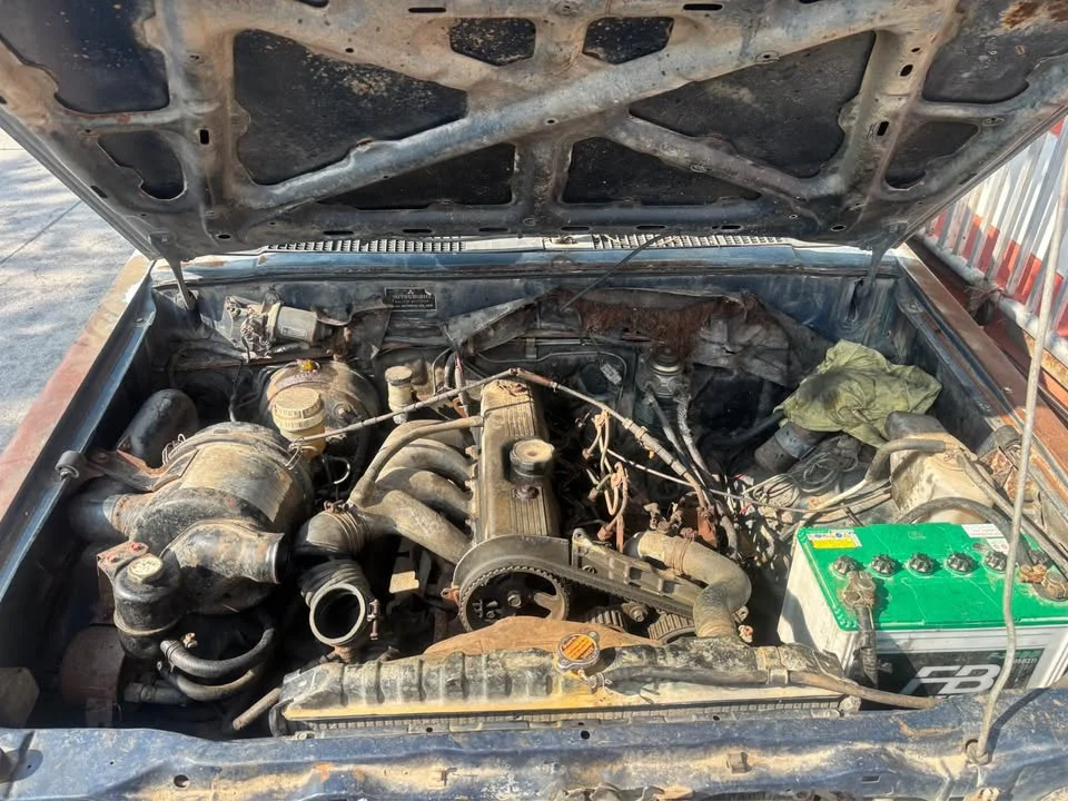 1992 Mitsubishi Triton II 2
