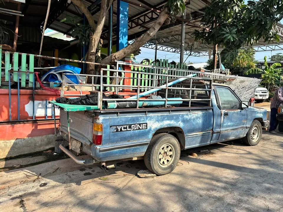 1992 Mitsubishi Triton II 3