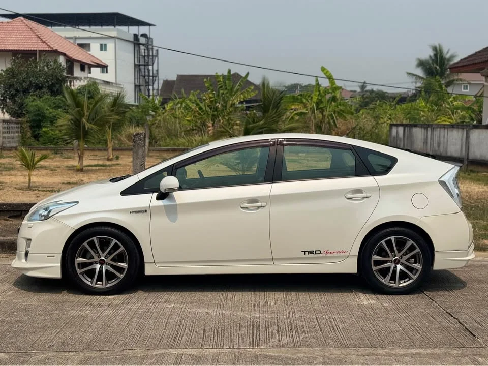 2011 Toyota Prius III 3