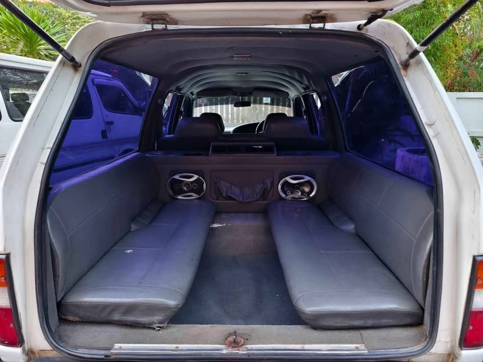 2000 Mazda 2500 Fighter V 2