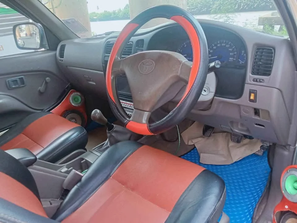 2004 Toyota Hilux Tiger VI 3