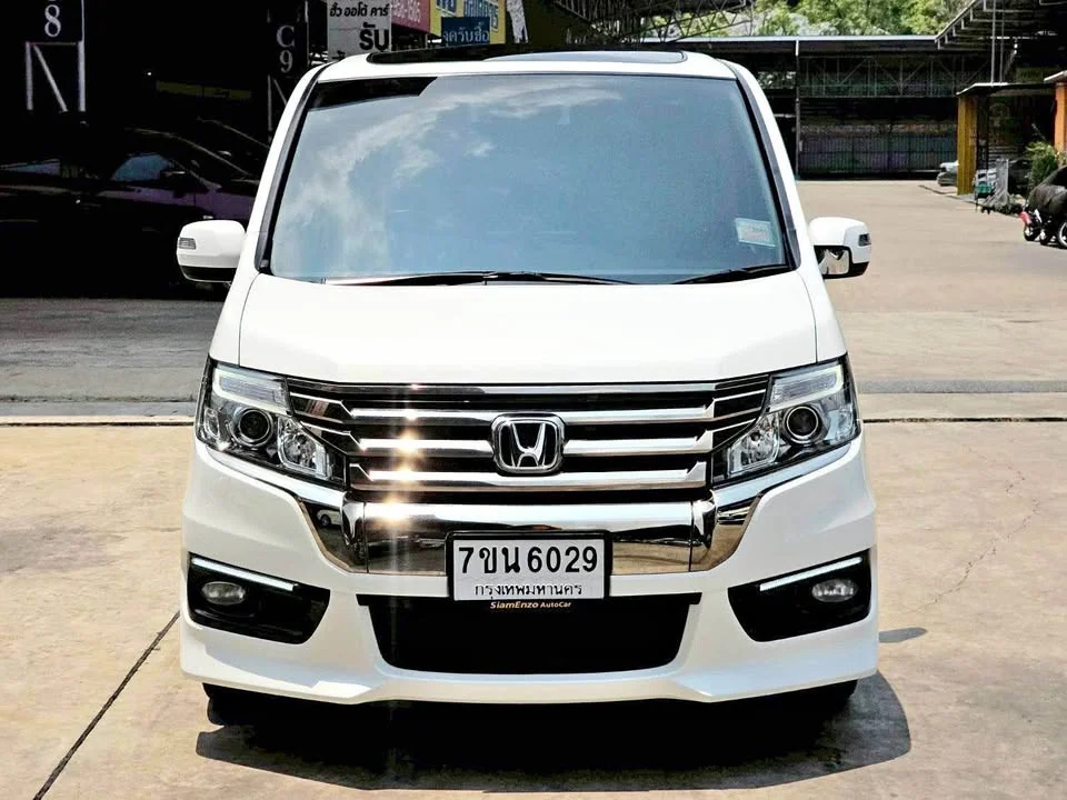 2013 Honda Stepwgn IV 2