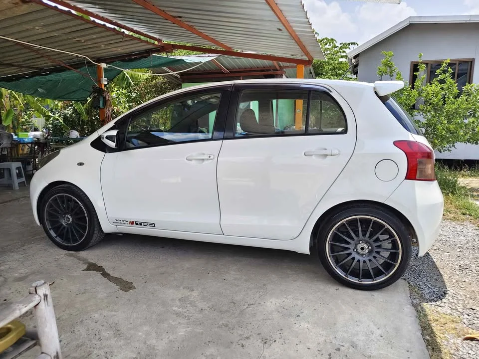 2008 Toyota Yaris II 2
