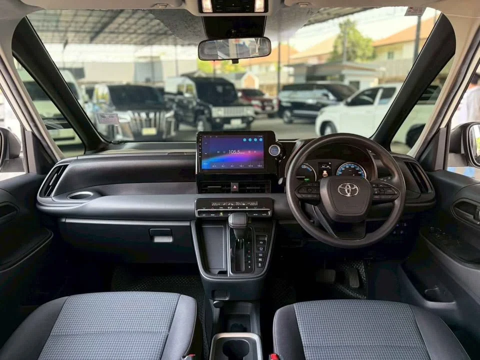 2024 Toyota Voxy IV 2