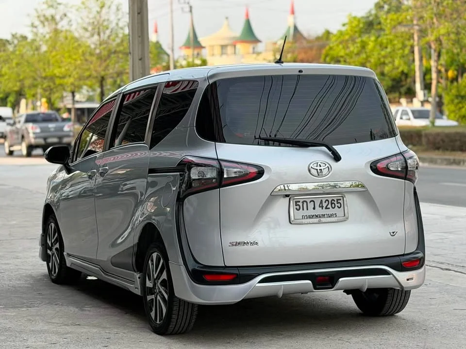 2016 Toyota Sienta II 3