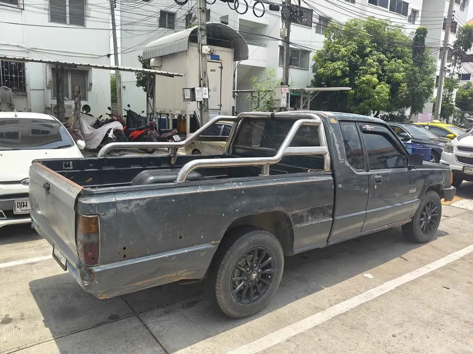 1994 Mitsubishi Triton II 3