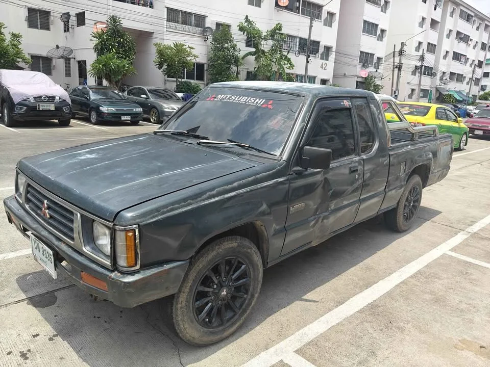 1994 Mitsubishi Triton II 2