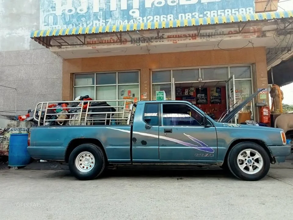 1984 Mitsubishi Triton II 3