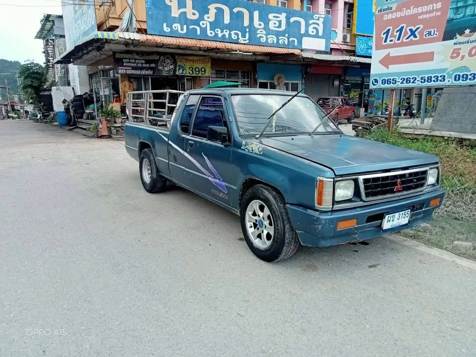 1984 Mitsubishi Triton II 2