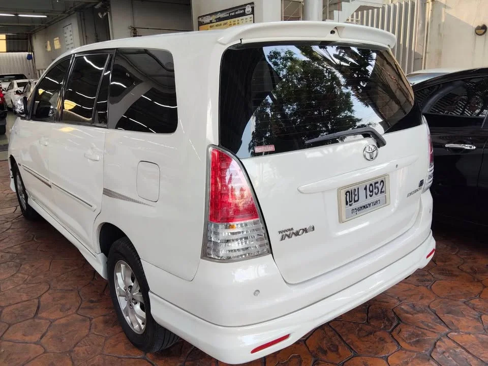 2011 Toyota Innova I 3